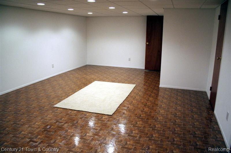 3340 Chicago Road Warren, MI 48092 - Photo 17 of 22 Finished Basement