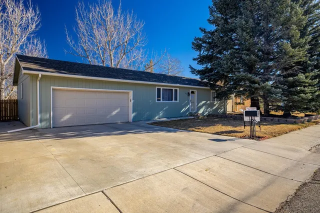 $374,500 | 1231 South Missouri Avenue, Casper, WY 82609