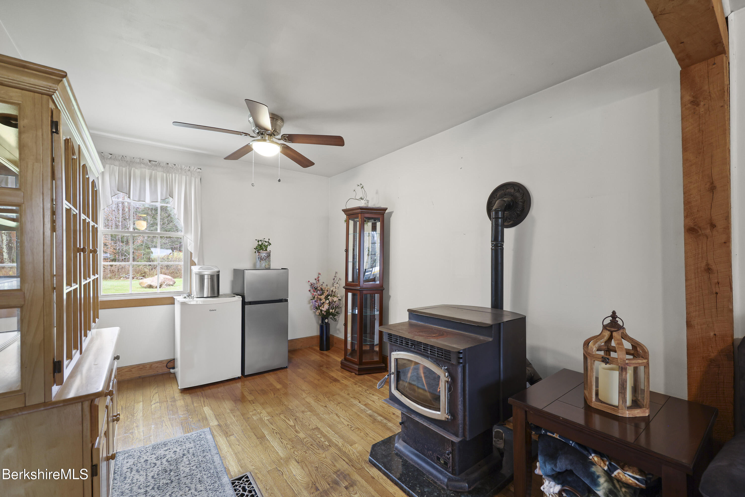 86 Hickingbotham Road Peru, MA 01235 - Photo 29 of 52 Living Room
