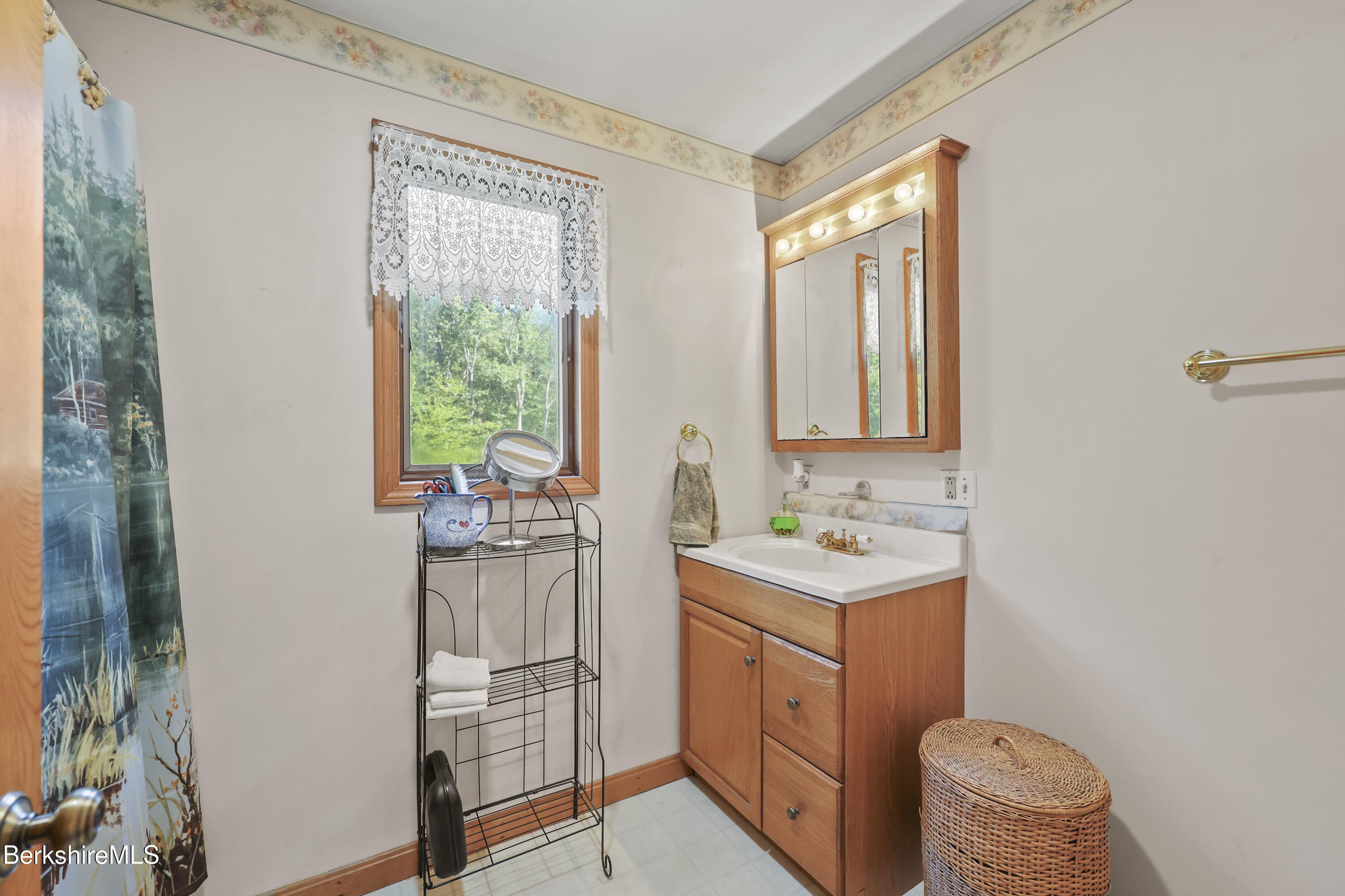 86 Hickingbotham Road Peru, MA 01235 - Photo 36 of 52 Second Floor Full Bath
