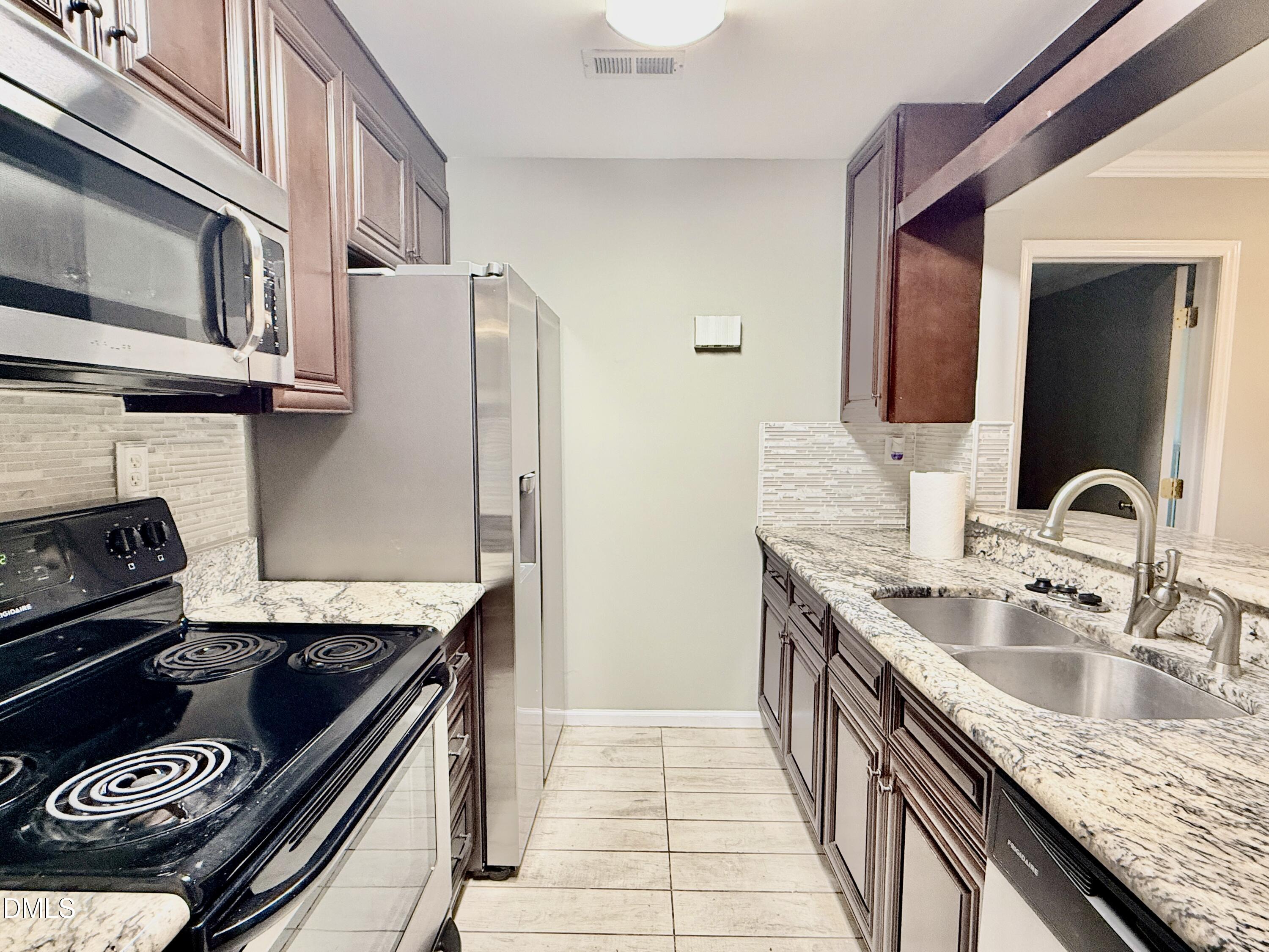 3619 Mill Run Raleigh, NC 27612 - Photo 10 of 23