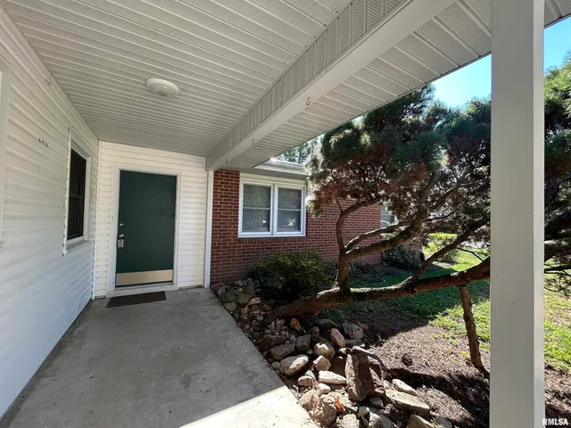 a view of a house with backyard and garden