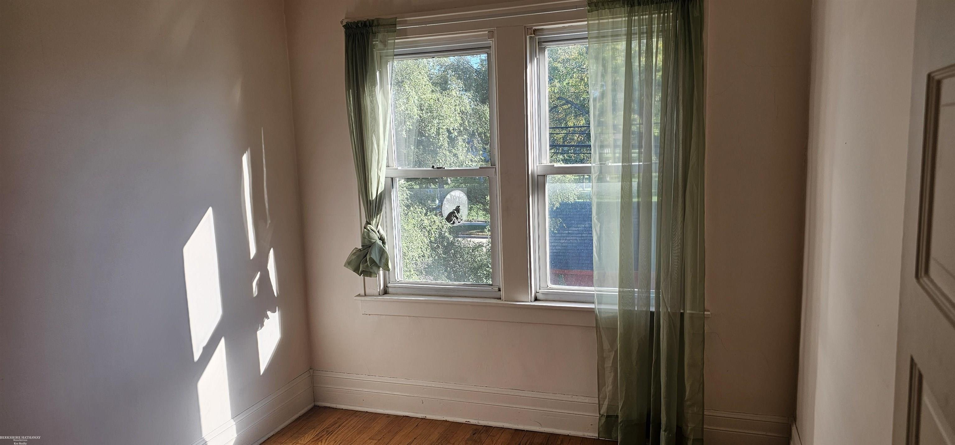 8192 Harding Street Center Line, MI 48015 - Photo 16 of 27 50157978-09ac0d65-fbbd-452f-a801-3113a09b09a6.JPG