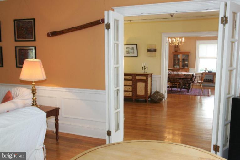 4 Longwood Road Baltimore, MD 21210 - Photo 7 of 23 a view of living room