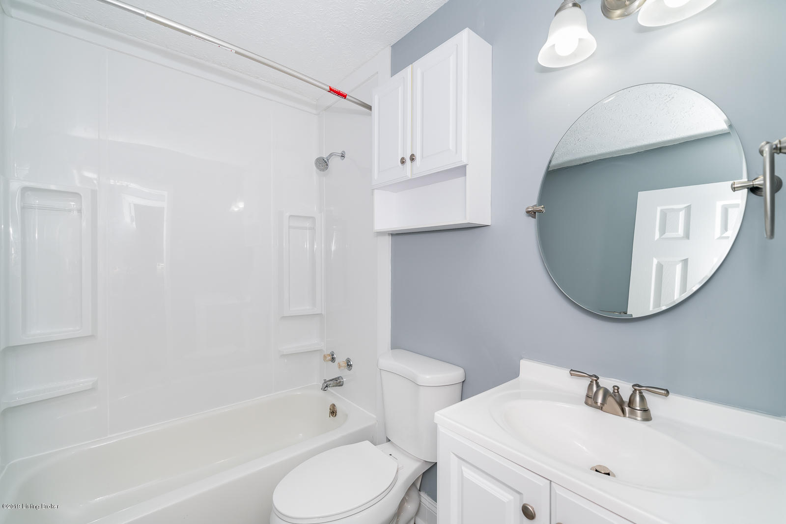 5415 Rayburn Road Louisville, KY 40272 - Photo 4 of 24 Full Bath