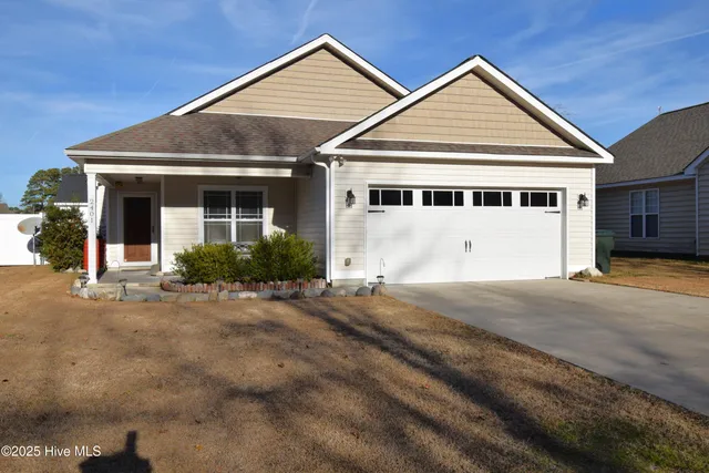 $1,700 | 2401 Sawgrass Drive, Winterville, NC 28590