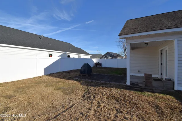 $1,700 | 2401 Sawgrass Drive, Winterville, NC 28590