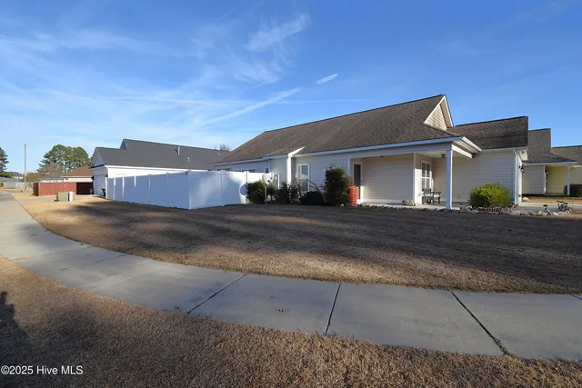 $1,700 | 2401 Sawgrass Drive, Winterville, NC 28590