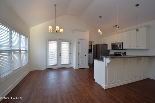 $1,700 | 2401 Sawgrass Drive, Winterville, NC 28590