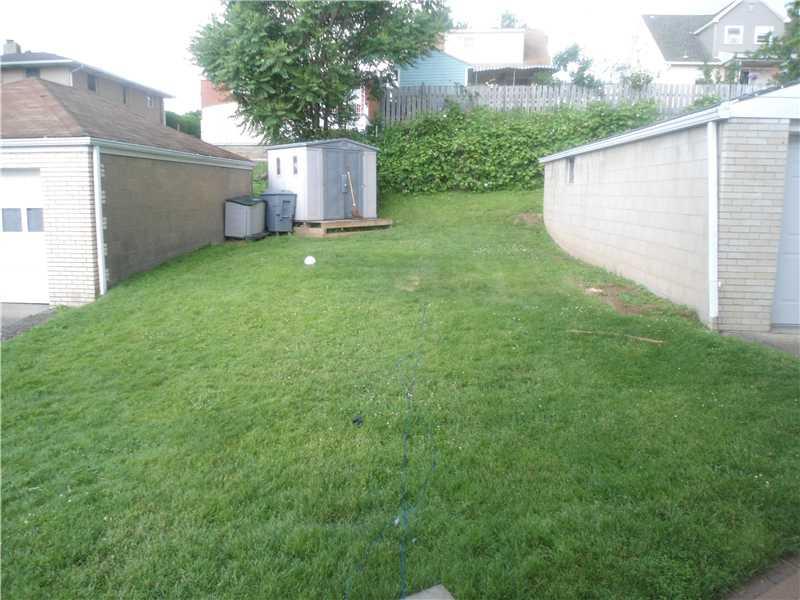 443 Phillips Avenue McKees Rocks, PA 15136 - Photo 12 of 15 Yard/Garden.
