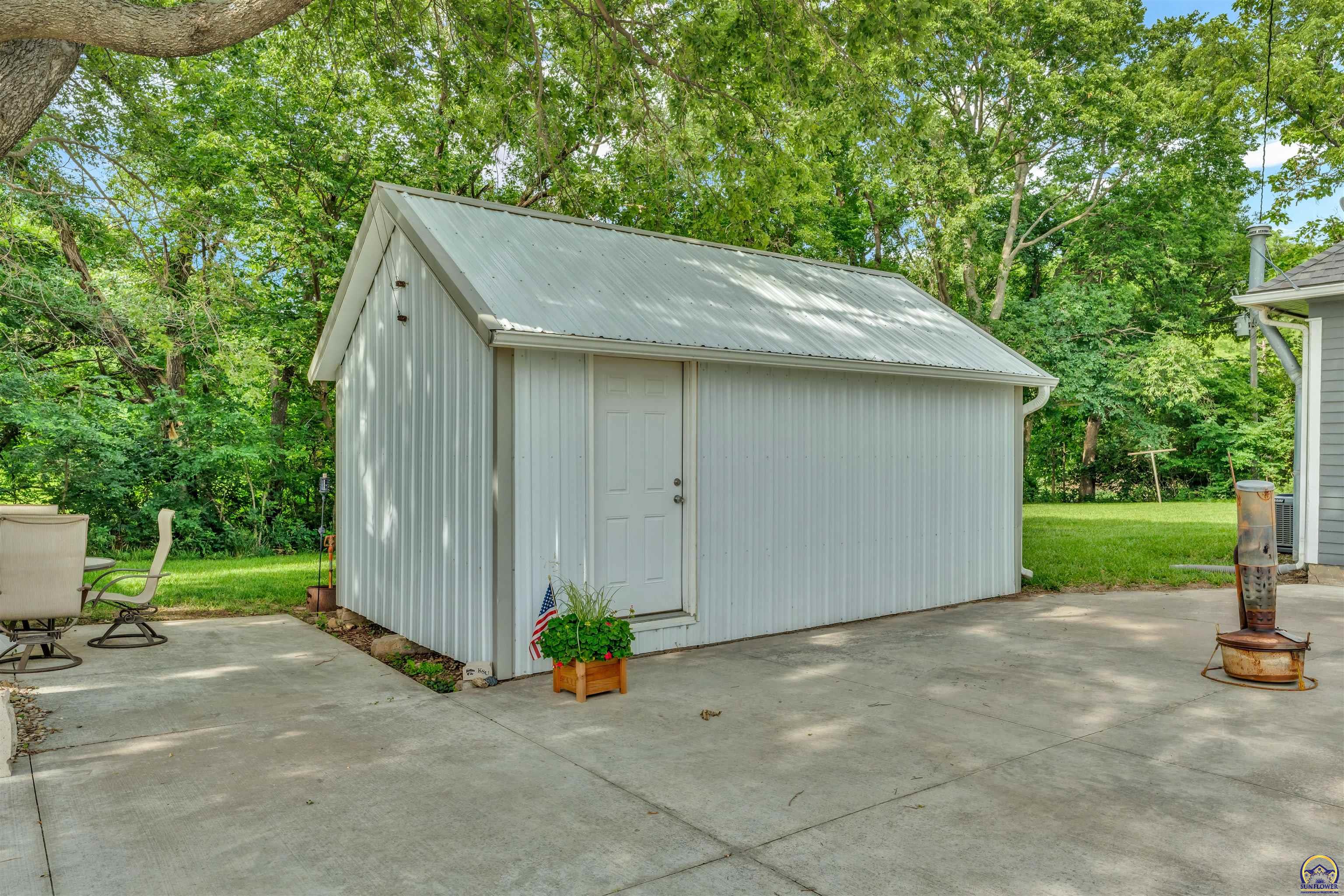 6521 Northwest Hall Road Rossville, KS 66533 - Photo 11 of 33
