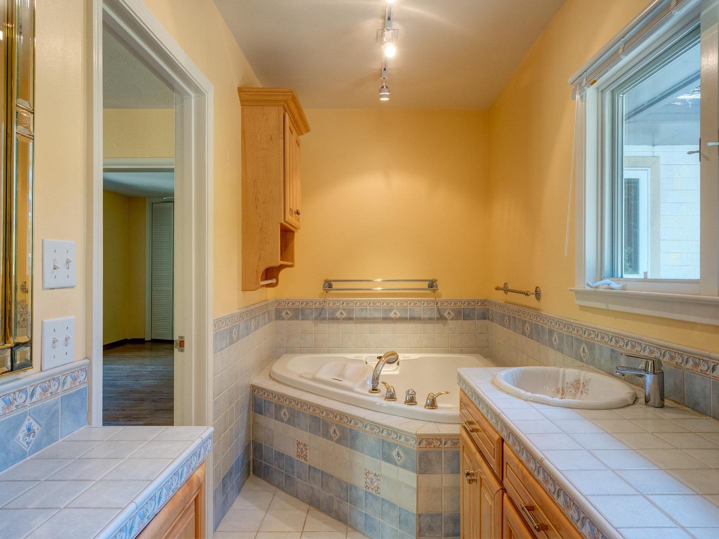 115 Harcross Road Woodside, CA 94062 - Photo 12 of 17 Gallery Image 12
