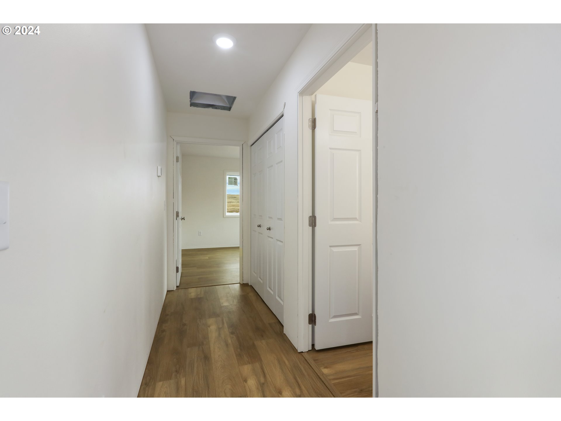 1602 Centerville Highway Centerville, WA 98613 - Photo 9 of 30 Hallway