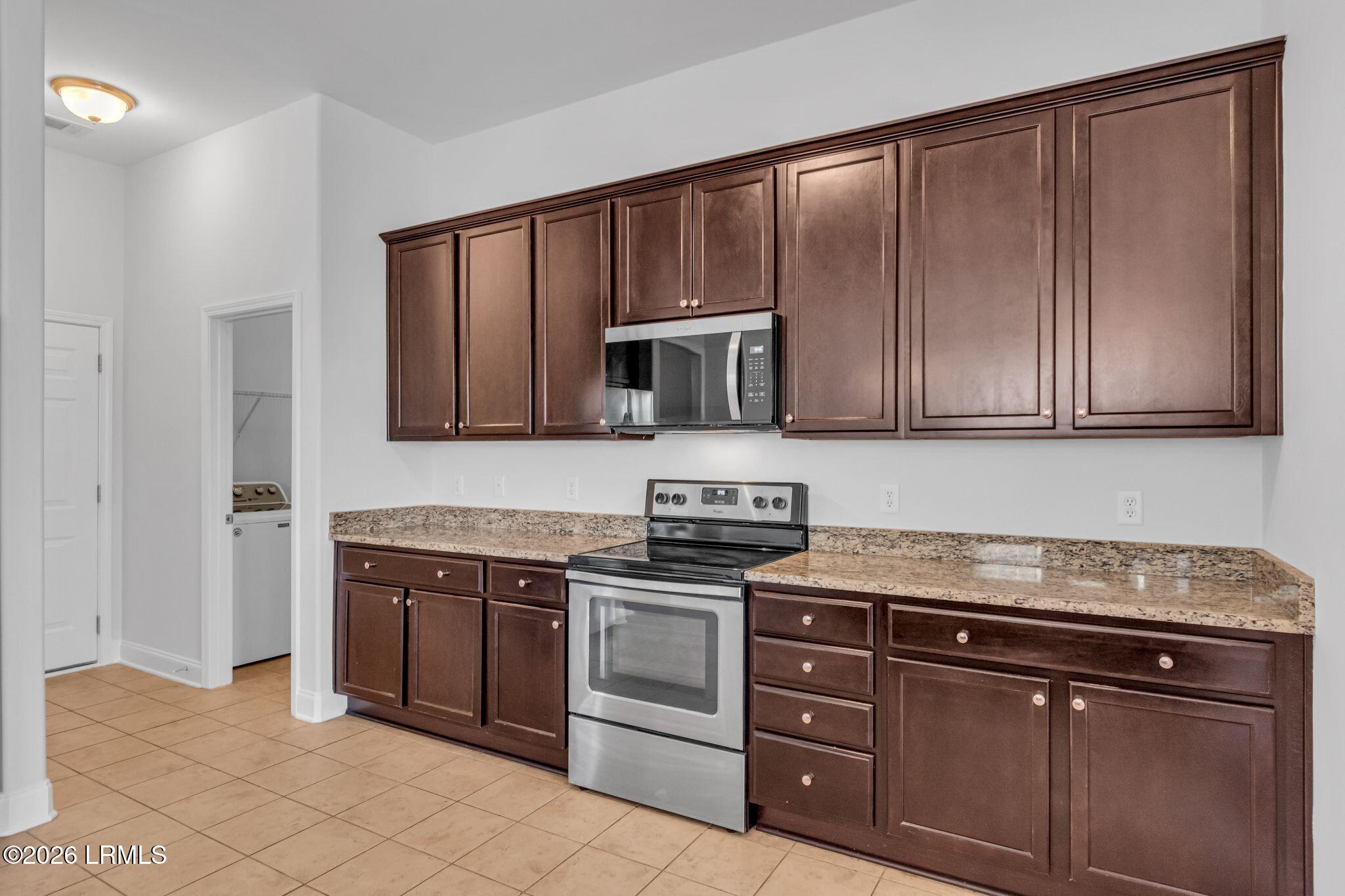 192 Regiment Street Ridgeland, SC 29936 - Photo 7 of 26 7 192 Regiment St Kitchen