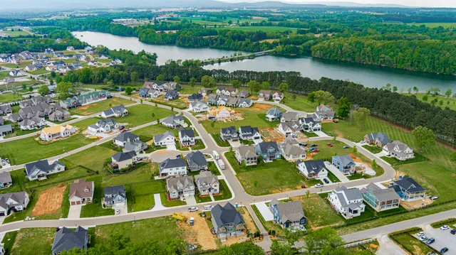 $815,999 | 347 Campfire Court, Winchester, TN 37398