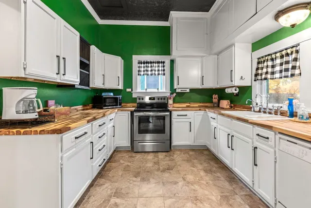 $349,000 | 200 Gresham Street, Smithville, TX 78957