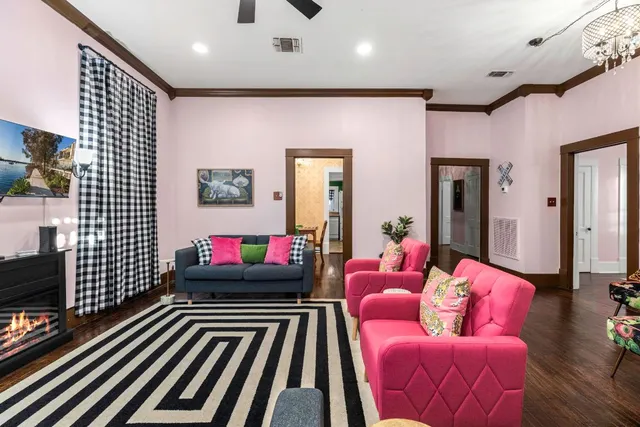 $349,000 | 200 Gresham Street, Smithville, TX 78957