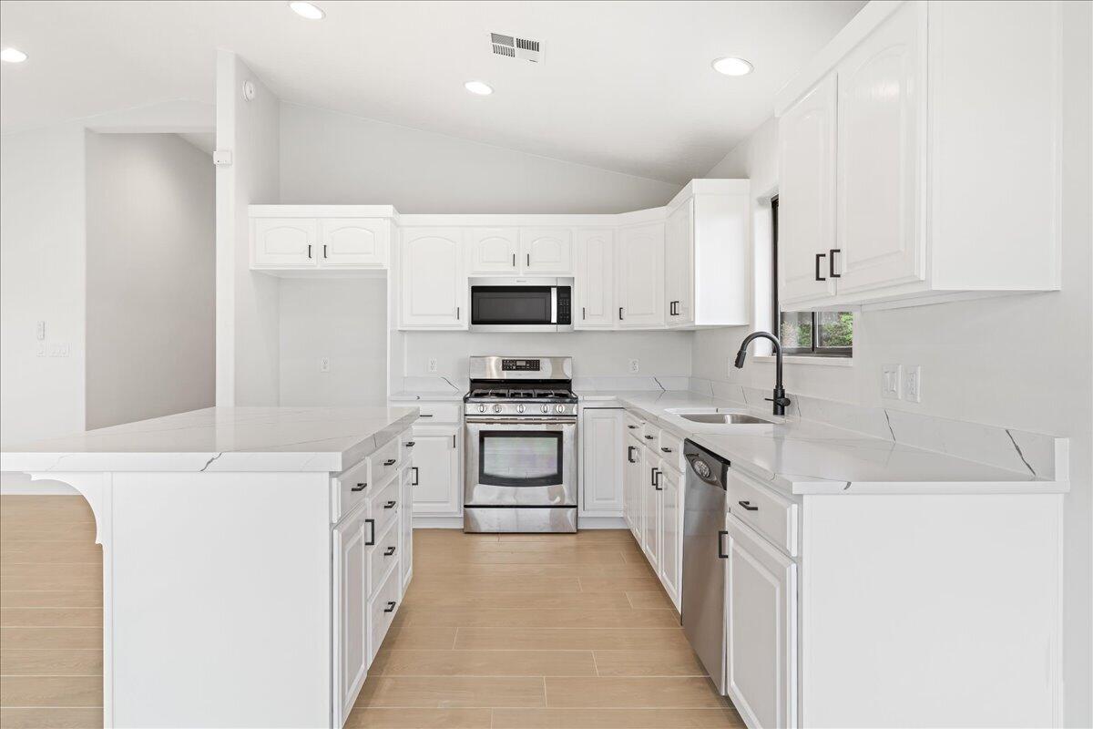 872 West 680 North St. George, UT 84770 - Photo 10 of 48 Kitchen