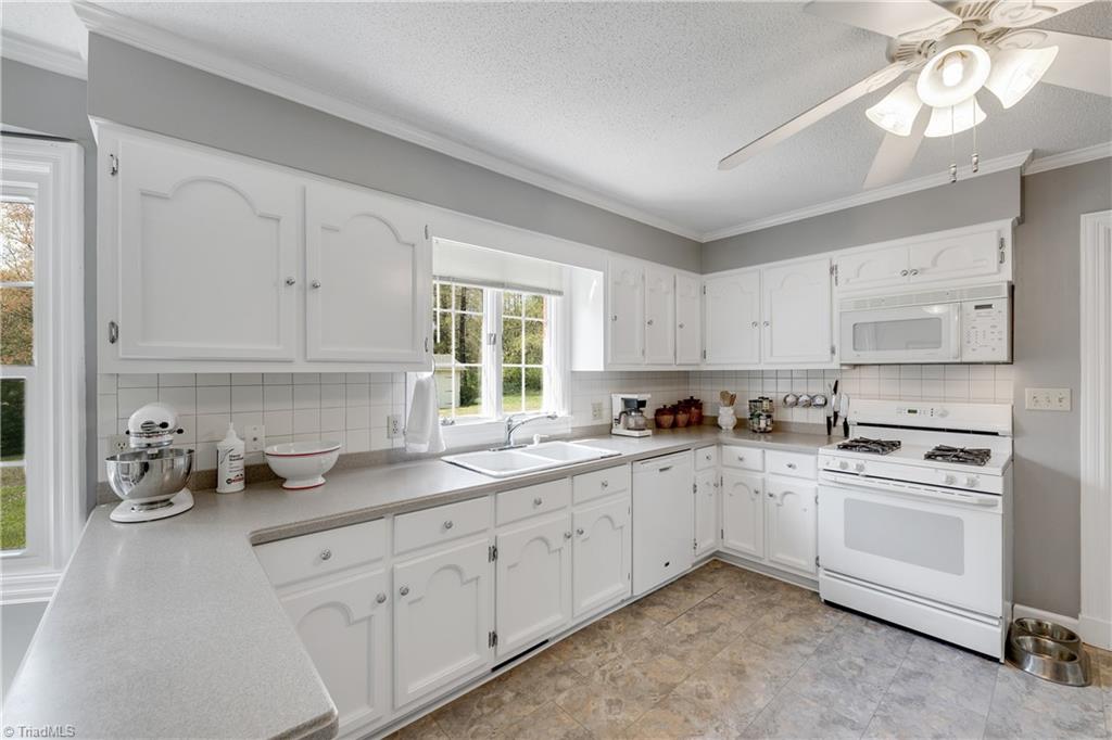 1419 Heathcliff Road High Point, NC 27262 - Photo 15 of 46 Gallery Image 15