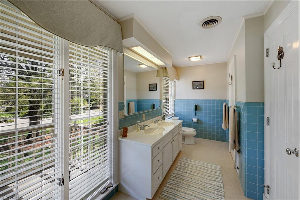 1419 Heathcliff Road High Point, NC 27262 - Photo 23 of 46 Gallery Image 23