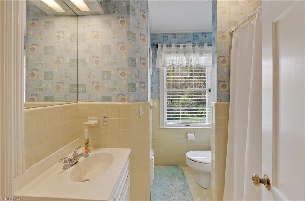 1419 Heathcliff Road High Point, NC 27262 - Photo 32 of 46 Gallery Image 32