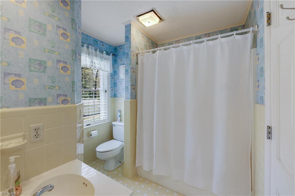 1419 Heathcliff Road High Point, NC 27262 - Photo 33 of 46 Gallery Image 33