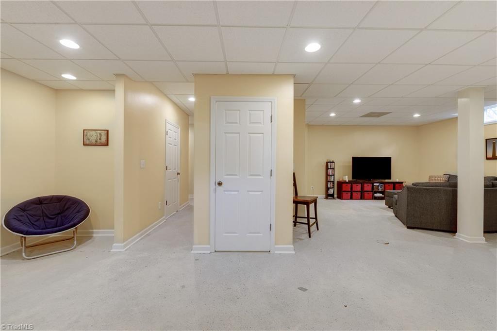 1419 Heathcliff Road High Point, NC 27262 - Photo 37 of 46 Gallery Image 37