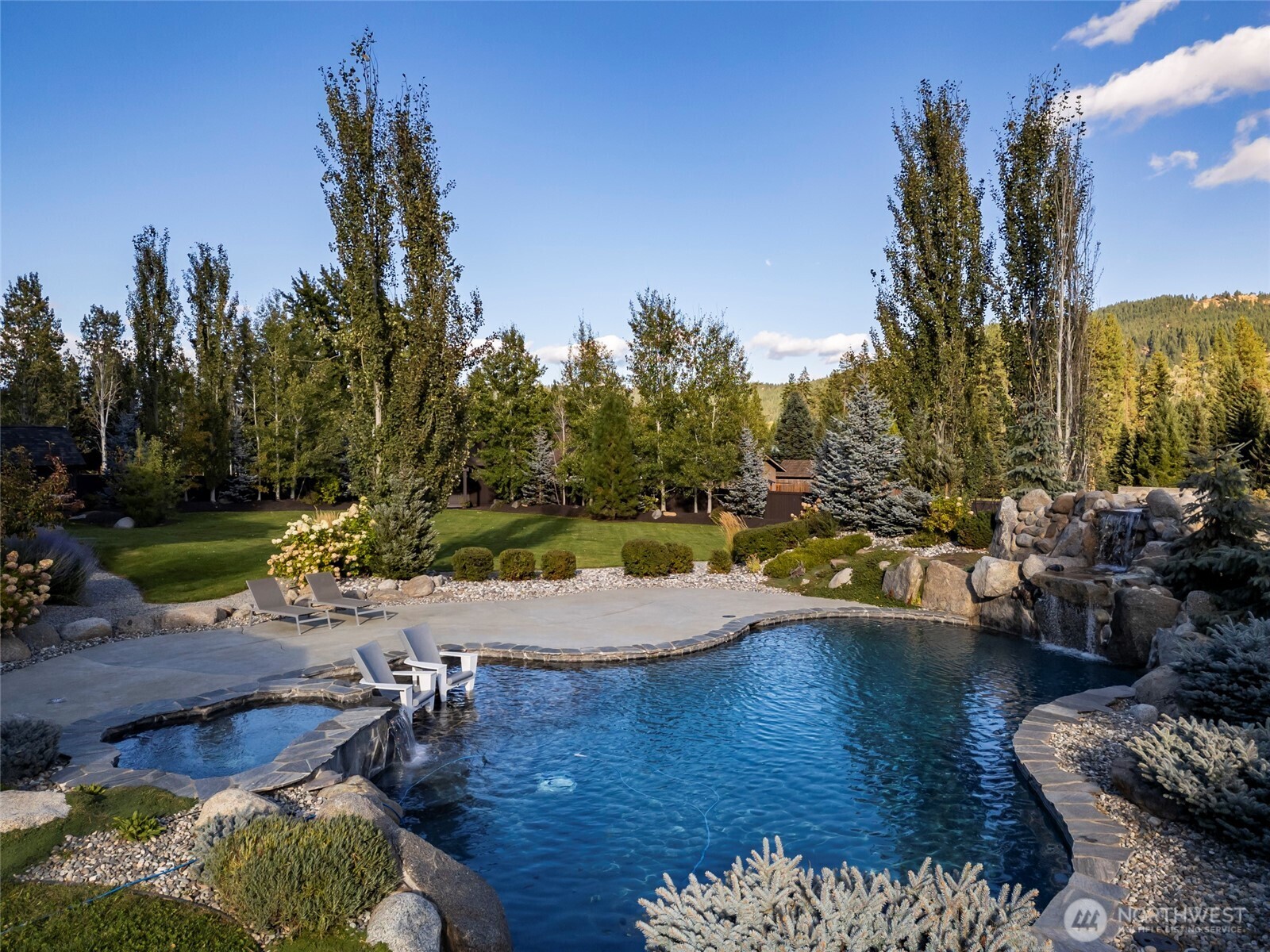 8105 Icicle Road Leavenworth, WA 98826 - Photo 23 of 40 a view of a backyard with sitting area