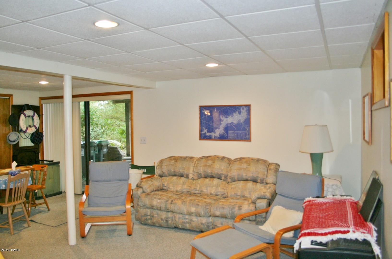 144 Terrace Road Tafton, PA 18464 - Photo 18 of 28 18-Family Room