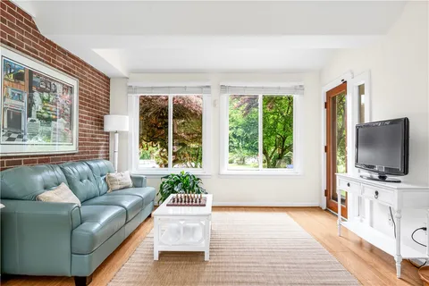 $1,275,000 | 133 Tupelo Hill Drive, Cranston, RI 02920