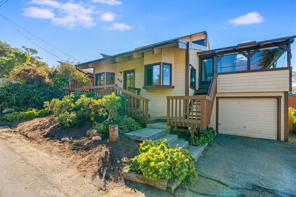 470 Warwick Street Cambria, CA 93428 - Photo 4 of 47 a front view of a house with a yard