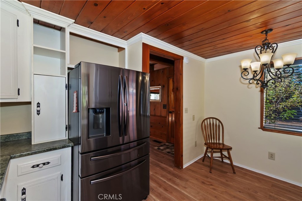 863 Oak Road Lake Arrowhead, CA 92385 - Photo 16 of 42