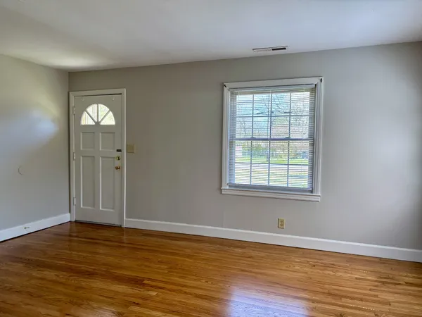 $1,425 | 807 1st Avenue, Tullahoma, TN 37388