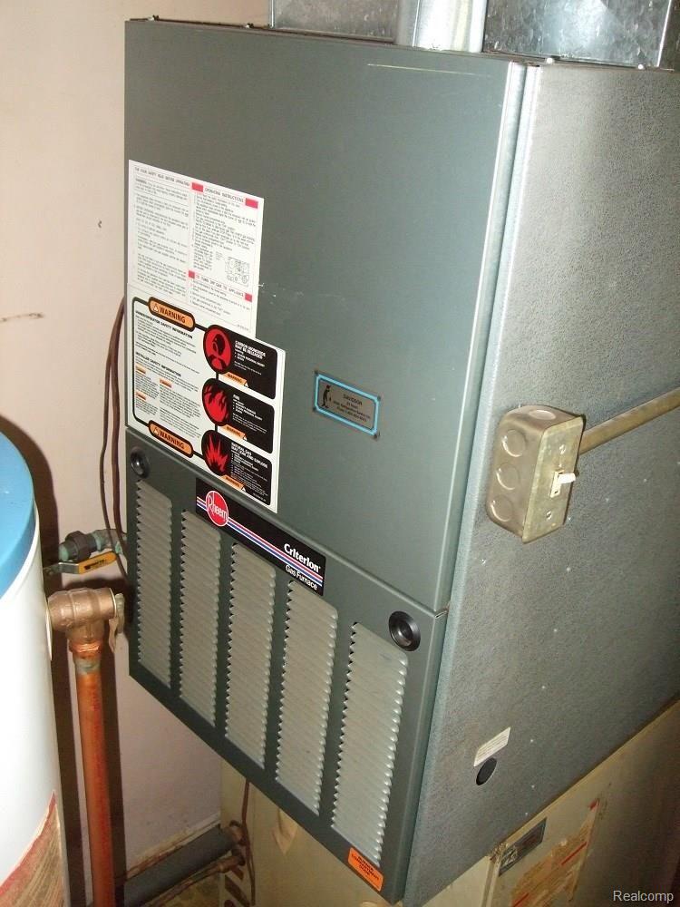 8125 Pelham Road Allen Park, MI 48101 - Photo 10 of 30 GAS FORCCED AIR FURNACE