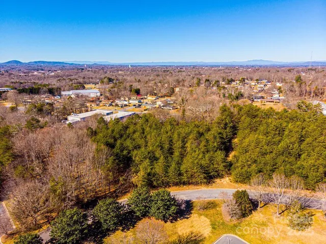 $269,900 | 662 10th Ave Drive Southeast, Hickory, NC 28602