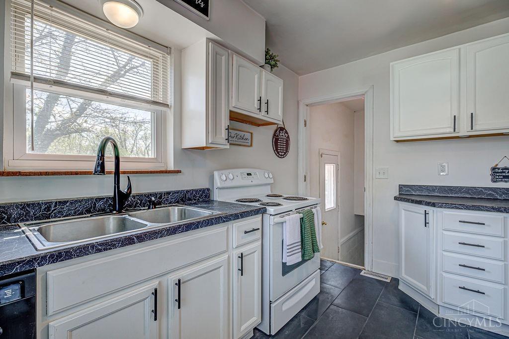 4039 Smith Road Cheviot, OH 45211 - Photo 15 of 39