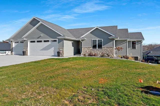 $575,000 | 2121 Durum Court, Suamico, WI 54313