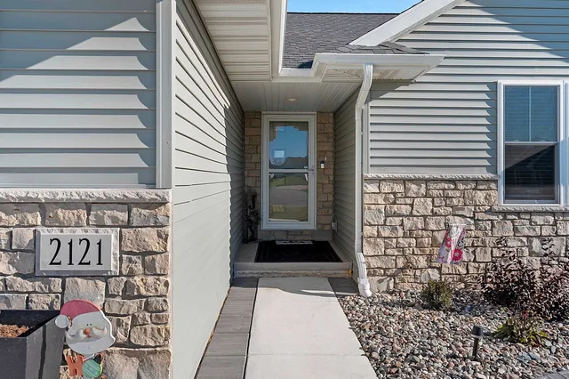 $575,000 | 2121 Durum Court, Suamico, WI 54313