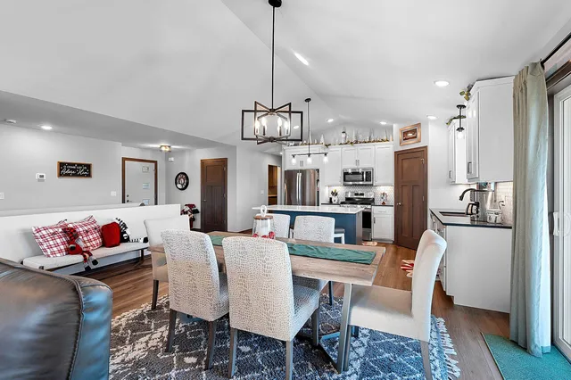 $575,000 | 2121 Durum Court, Suamico, WI 54313