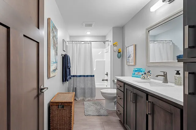 $575,000 | 2121 Durum Court, Suamico, WI 54313