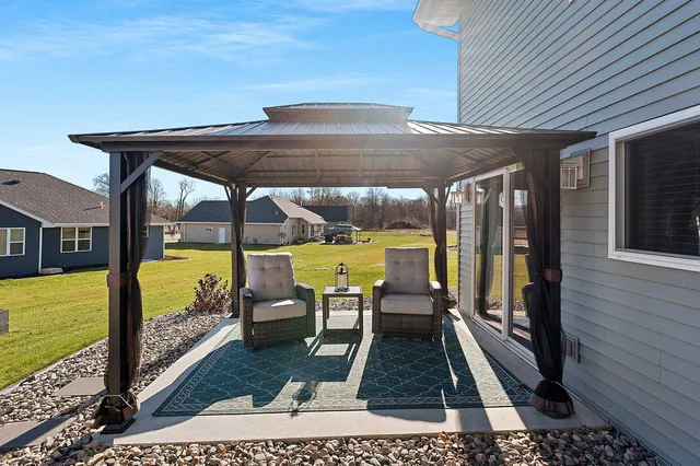 $575,000 | 2121 Durum Court, Suamico, WI 54313