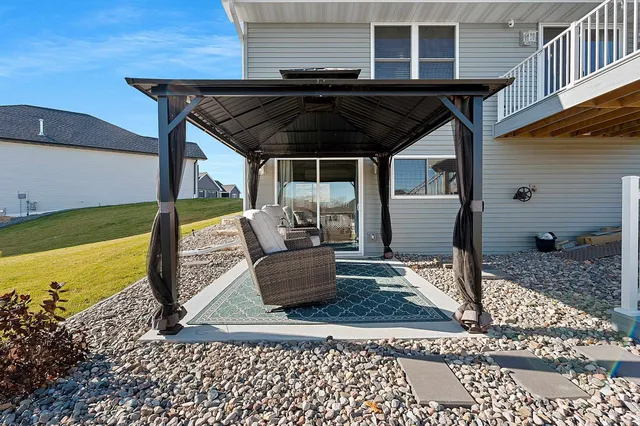 $575,000 | 2121 Durum Court, Suamico, WI 54313