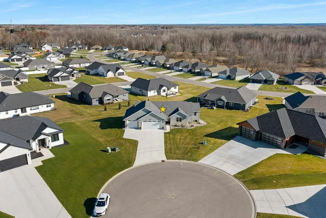 $575,000 | 2121 Durum Court, Suamico, WI 54313