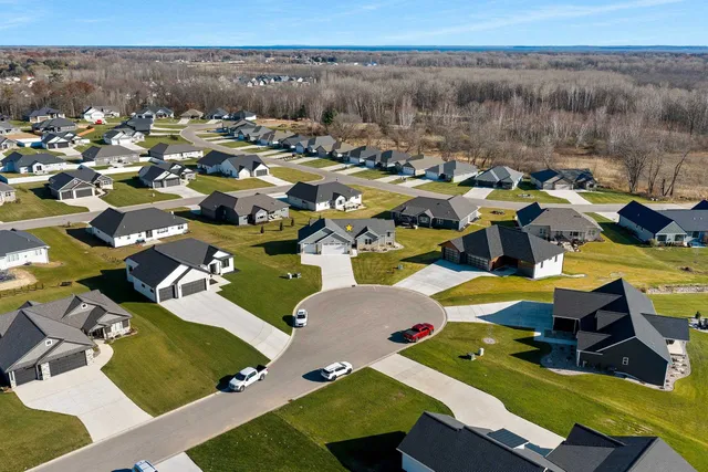 $575,000 | 2121 Durum Court, Suamico, WI 54313