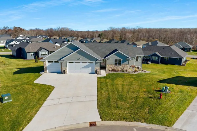 $575,000 | 2121 Durum Court, Suamico, WI 54313