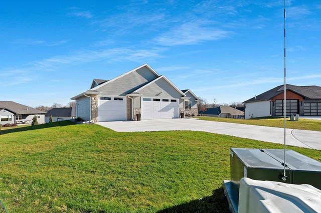 $575,000 | 2121 Durum Court, Suamico, WI 54313