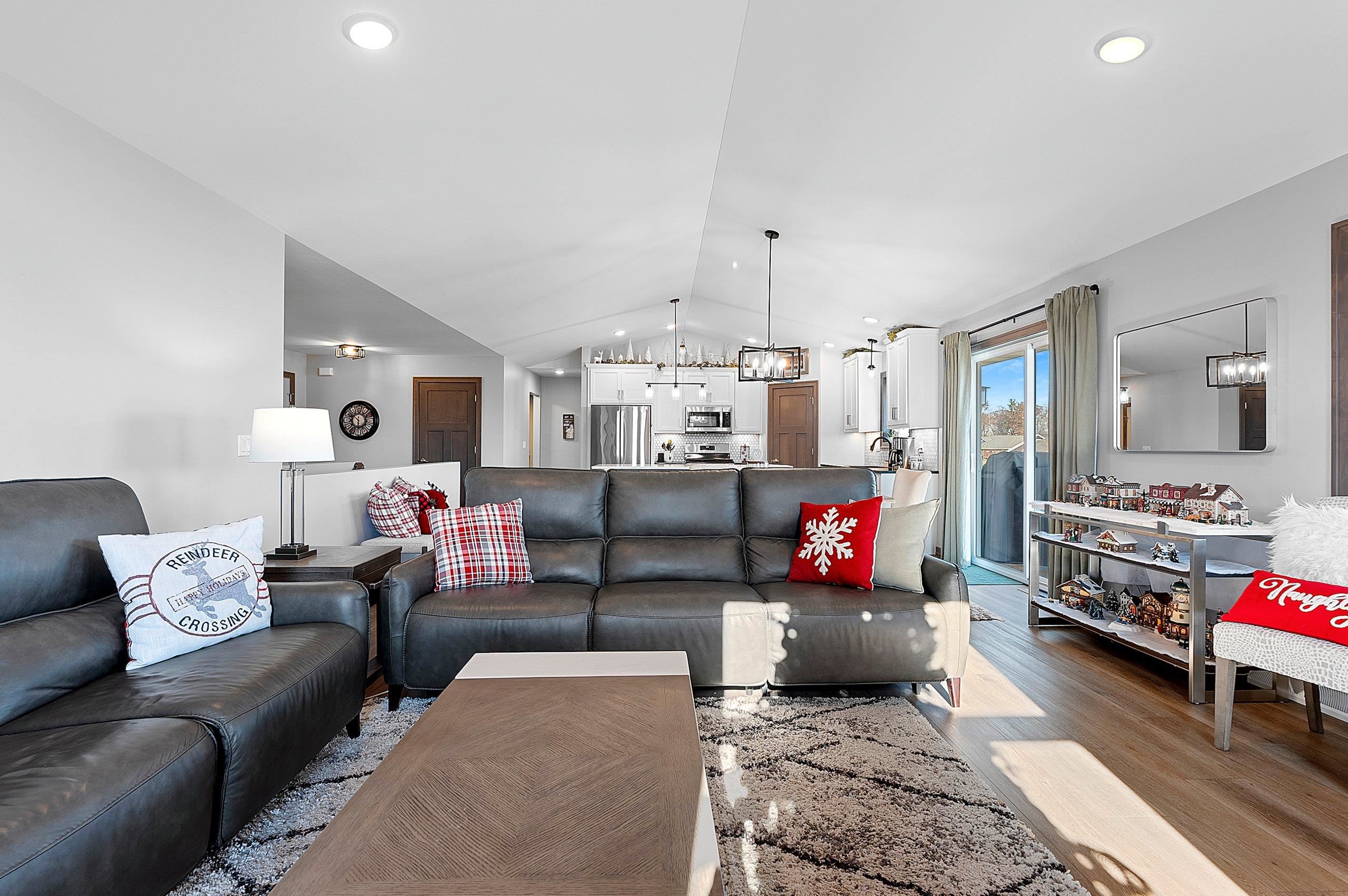 2121 Durum Court Suamico, WI 54313 - Photo 9 of 88