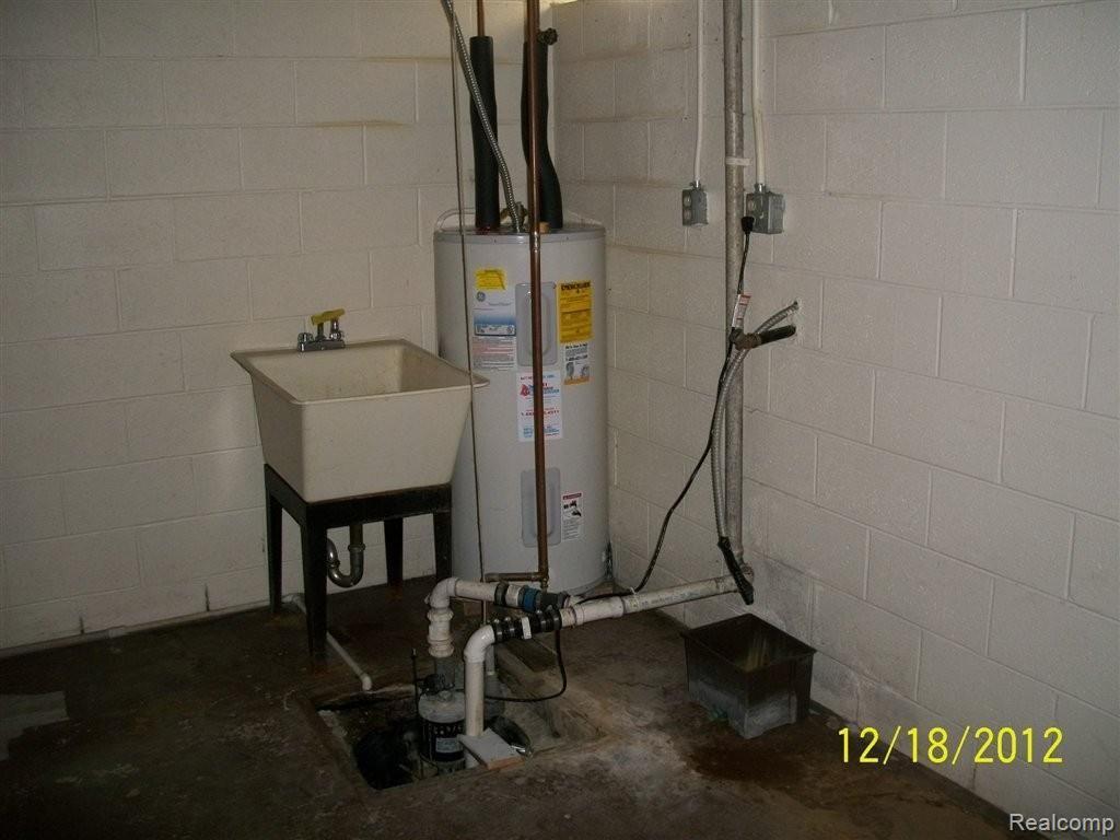 49101 Card Road Macomb, MI 48044 - Photo 16 of 18 bsmt laun, sump and h2o htr.jpg