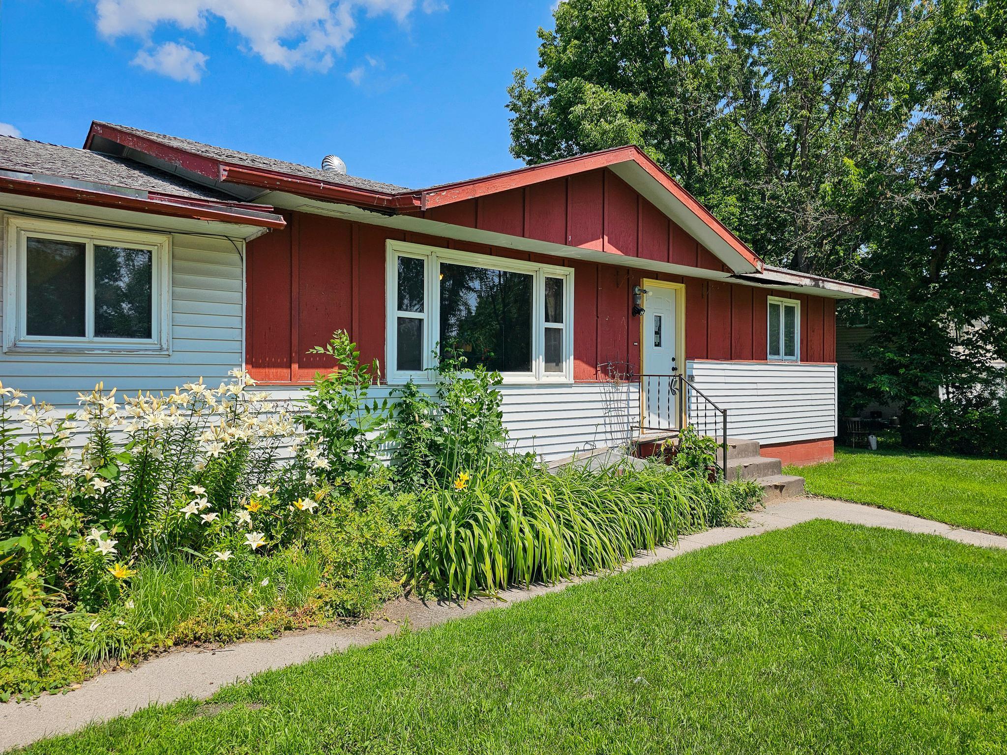 452 4th Street Northwest Perham, MN 56573 - Photo 3 of 26