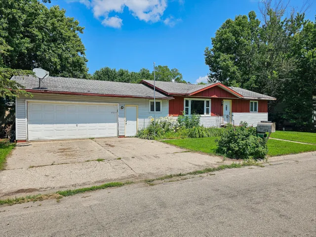 $149,000 | 452 4th Street Northwest, Perham, MN 56573